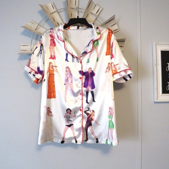 New Taylor Swift 2pc New Era Tour Satin Pajamas Size Large Swifty - Picture 2 of 6